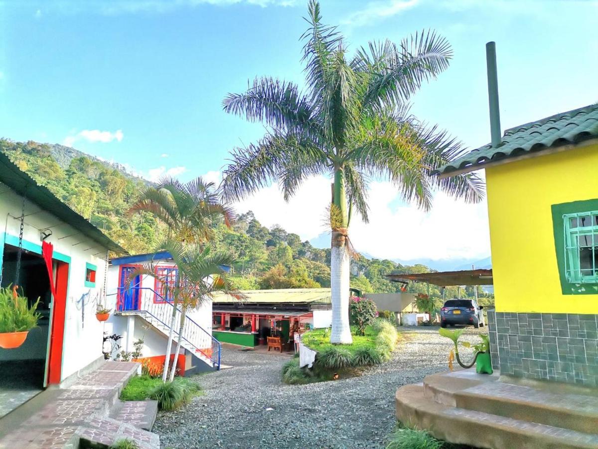 Finca Turistica Santa Clara Vandrehjem Calarcá Eksteriør billede