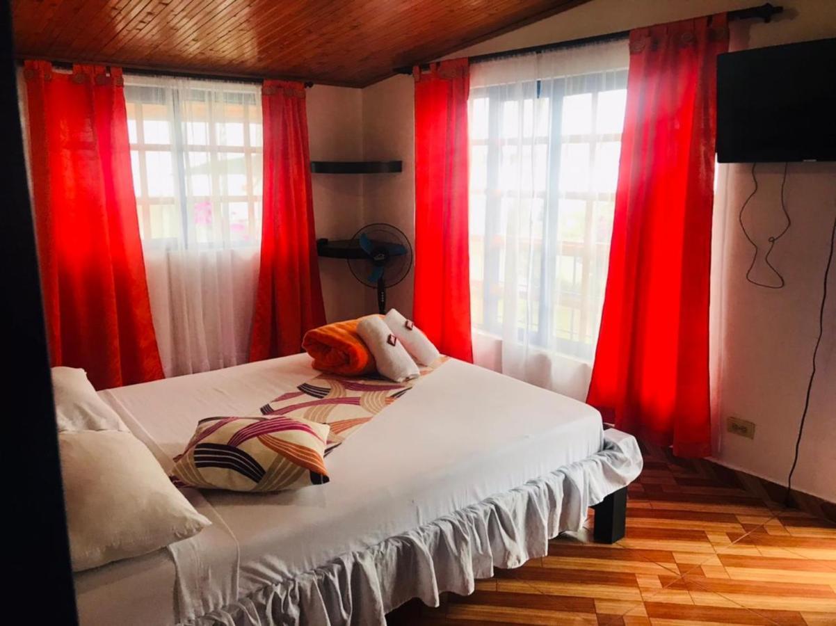 Finca Turistica Santa Clara Vandrehjem Calarcá Eksteriør billede