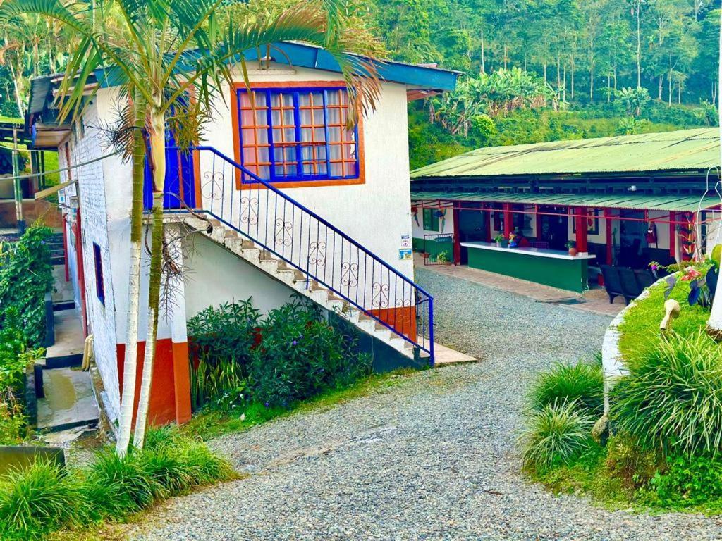 Finca Turistica Santa Clara Vandrehjem Calarcá Eksteriør billede