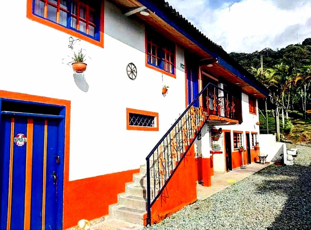 Finca Turistica Santa Clara Vandrehjem Calarcá Eksteriør billede