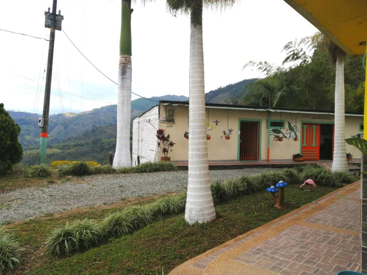 Finca Turistica Santa Clara Vandrehjem Calarcá Eksteriør billede